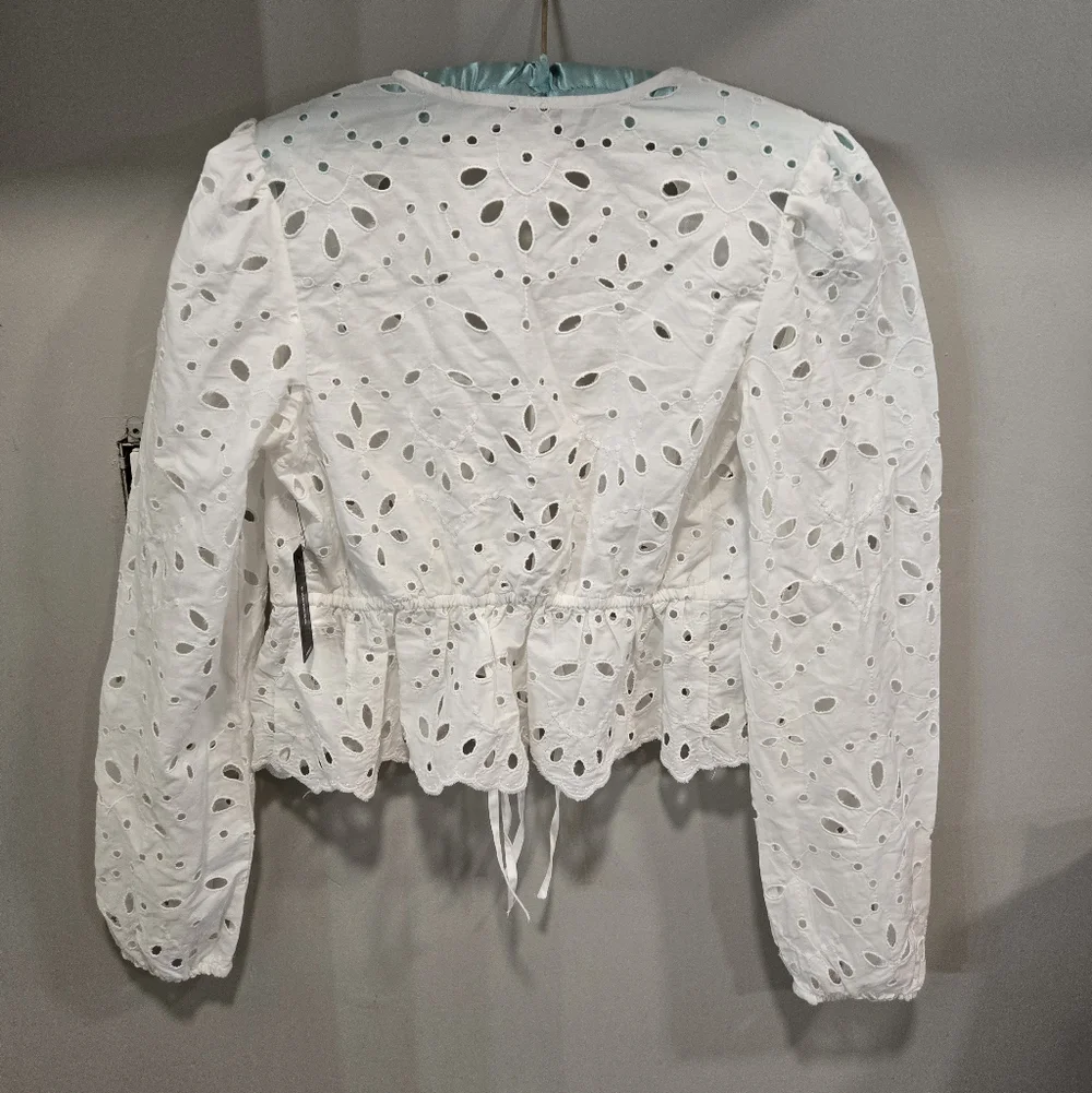 Express• NWT White Eyelet Tie-Front Blouse. Sz XS - Picture 3 of 9